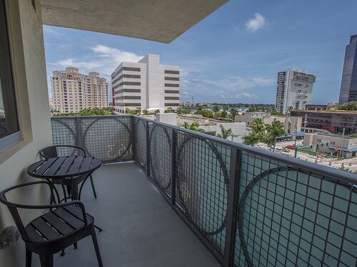 Foto principal - 805 S Olive Ave