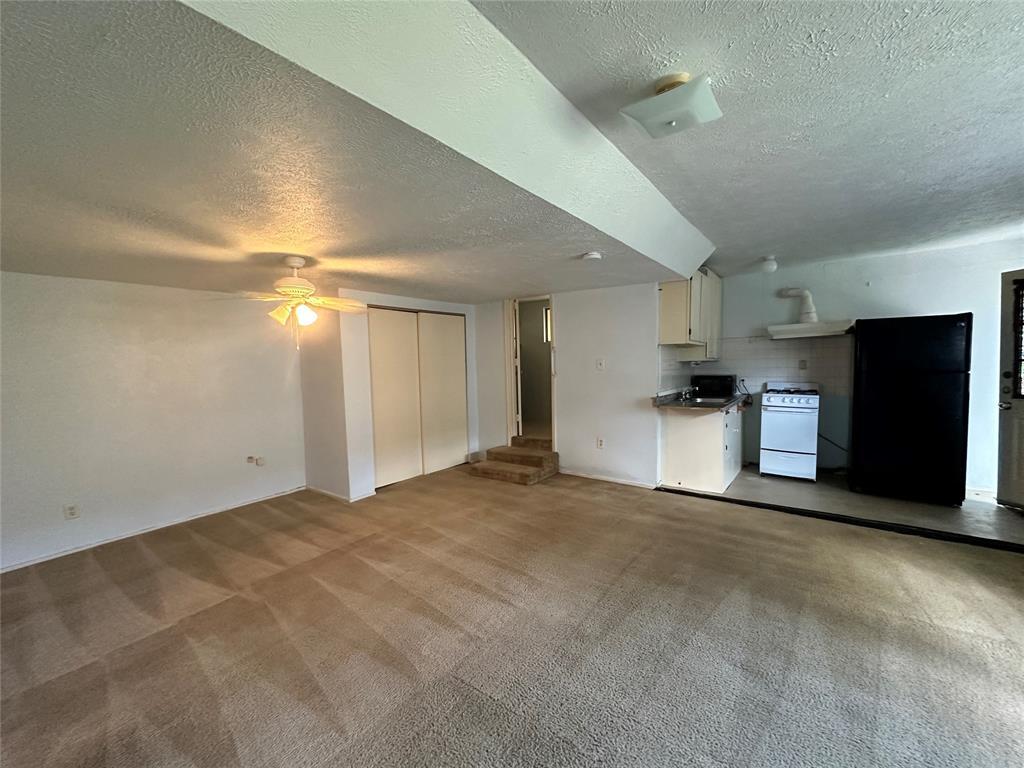 Primary Photo - 4430-4432 Bell St