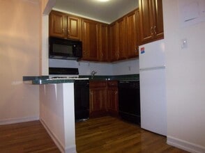 Building Photo - 210 W 104th St
