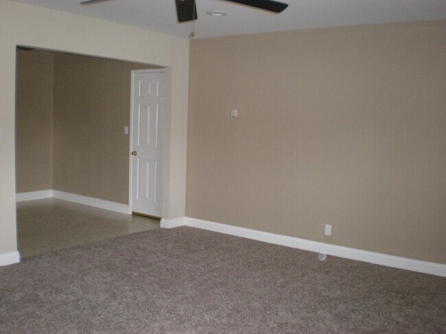 Building Photo - 4420 Colombo Dr