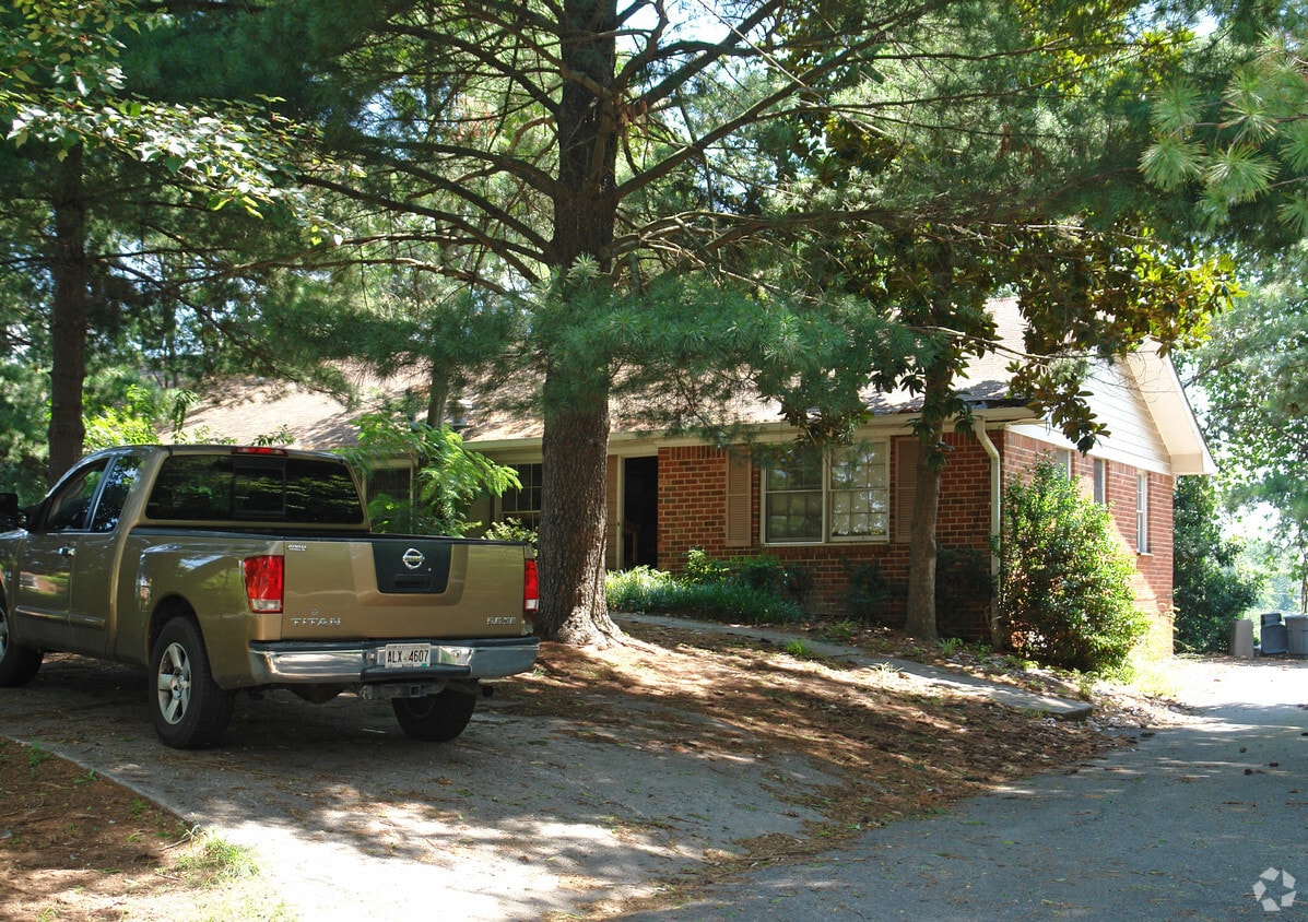 Primary Photo - 220 Sandy Spring Pl