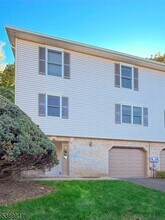 Building Photo - 8 Magnolia Ct