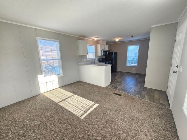 Building Photo - 46000 Geddes Rd