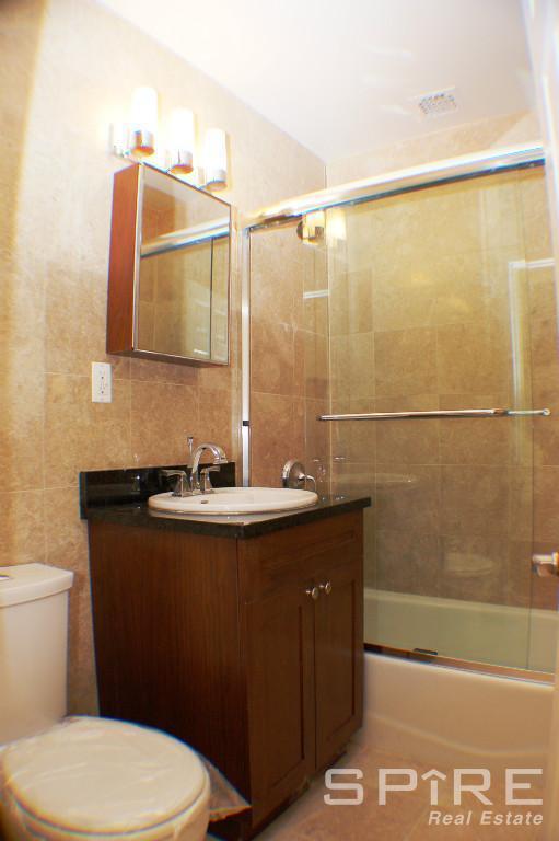 Foto del edificio - 311 W 48th St