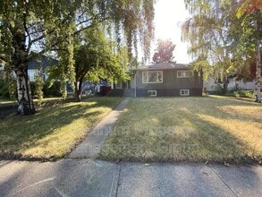 Building Photo - 11 Creston Crescent NW