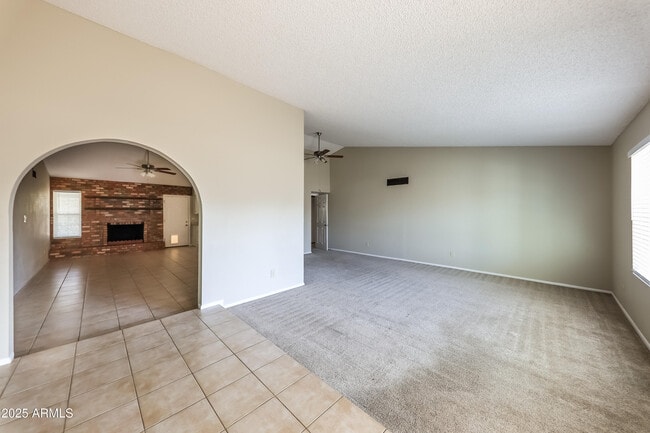 Building Photo - 6202 W Sunnyside Dr