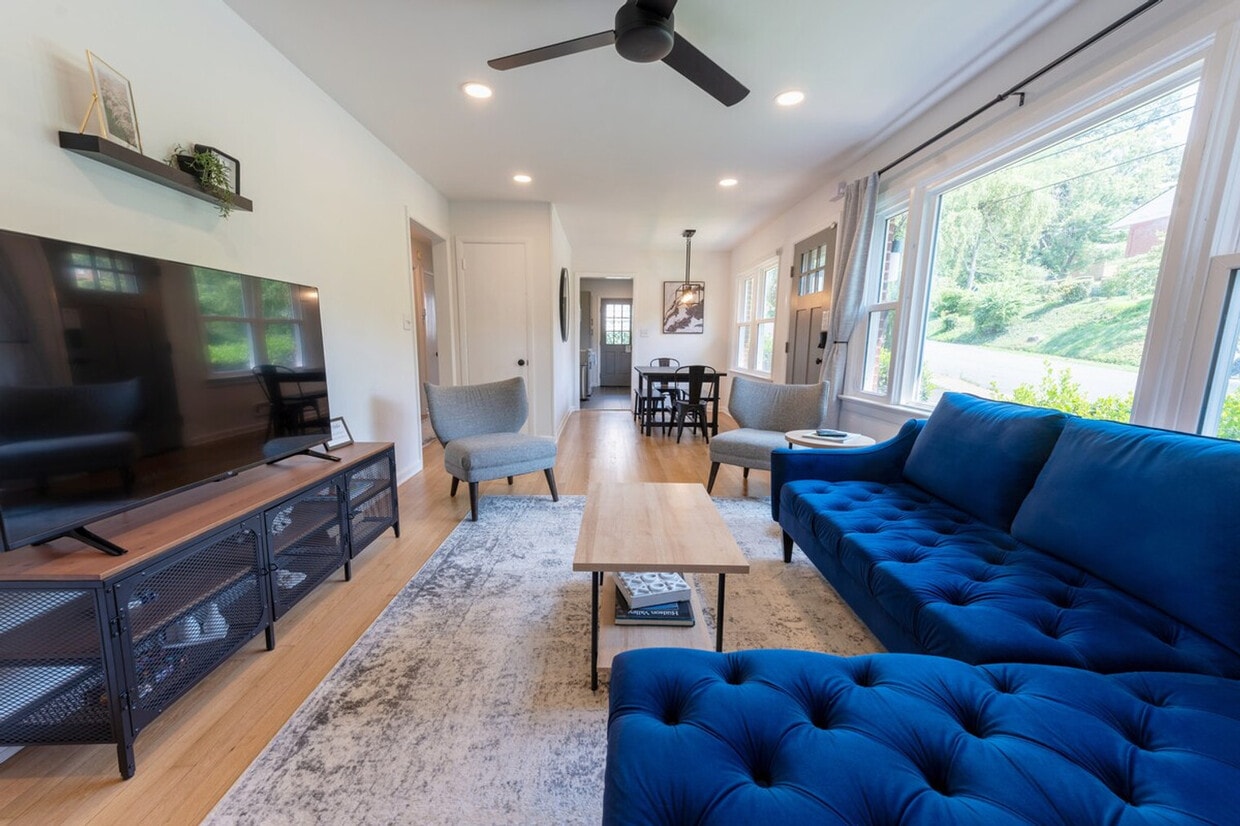 Foto principal - 421 Moseley Dr