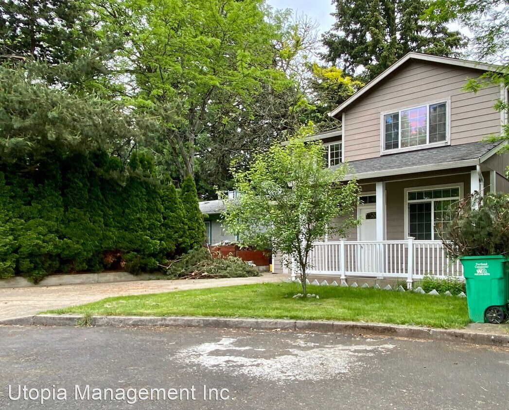 4 br, 2.5 bath House 11019 SE Brooklyn Ct. House Rental in Portland