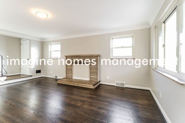 Foto del edificio - Pet-Friendly 4-Bedroom Home in Cincinnati!