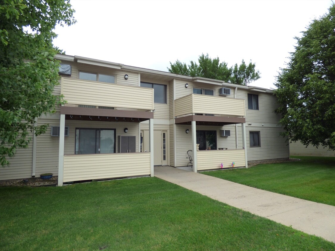 2106 Valleyhigh Dr NW, Rochester, MN 55901 Condo for Rent in Rochester, MN