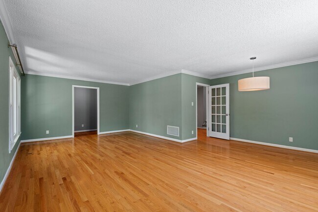 Building Photo - 4 BR Mid-Centruy Modern on .51 Acre Lot!  ...