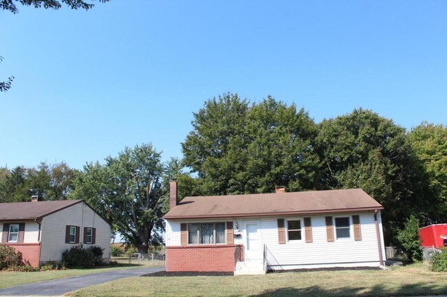 Building Photo - 13 Maple Ln