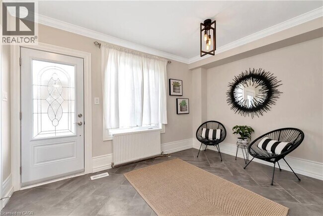 Building Photo - 232 Bay St N