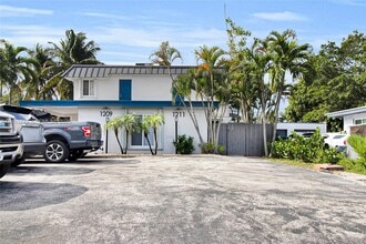 Building Photo - 1211 N Andrews Ave