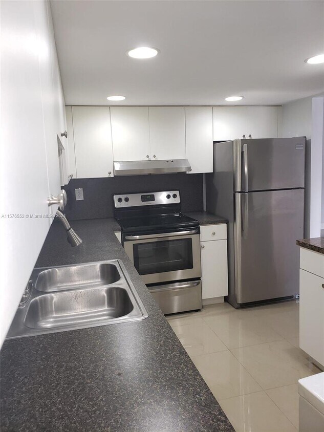 Primary Photo - 5800 SW 127th Ave