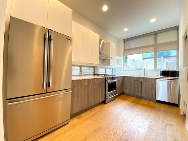 Building Photo - Great Townhome For Rent