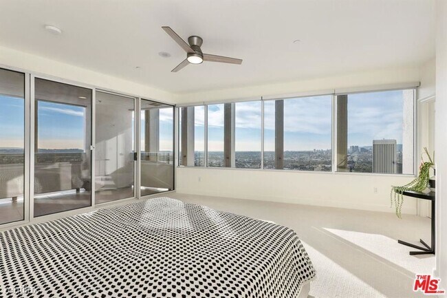Building Photo - 2 br, 2 bath House - 5670 Wilshire Blvd # PH2