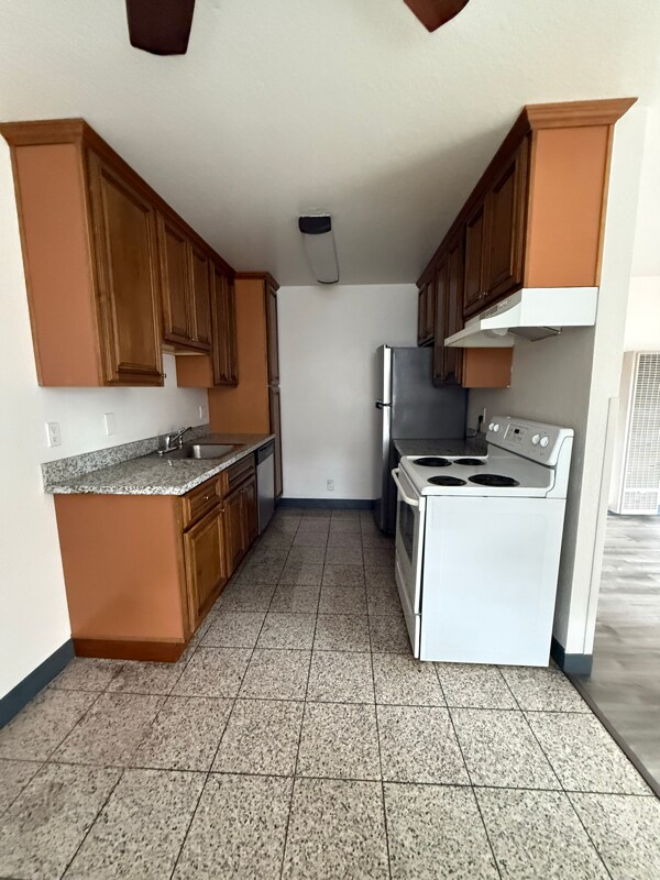 Foto del edificio - 106 E Lewelling Blvd