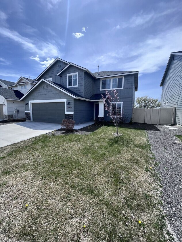 Primary Photo - Central Located 4 bed 2.5 bath home