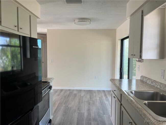 Foto del edificio - 302 S Jackson St