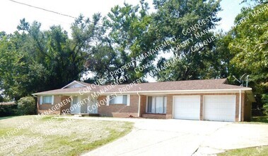 Building Photo - 3601 Paluxy Dr
