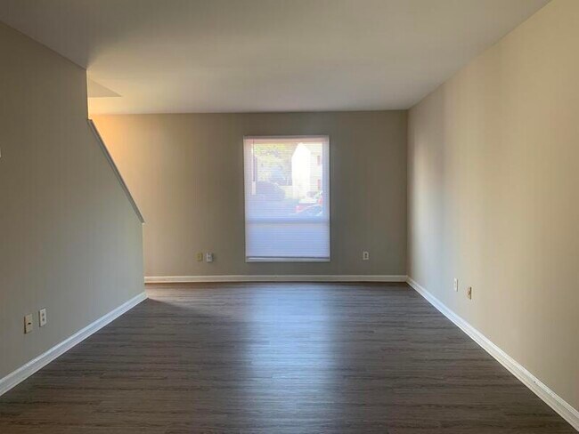 Foto del edificio - 7932 Shady Oak Trail