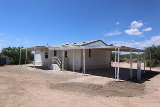Building Photo - 545 N Sabin St