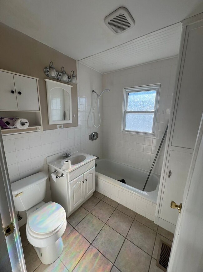 Foto del edificio - 2 bed, 1 bath home in a quiet neighborhood