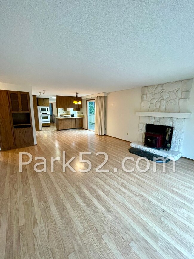 Foto del edificio - 2 Bedroom Plus Loft - University Place Duplex