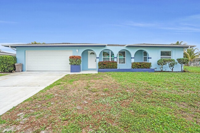 Building Photo - 865 SE Tierra Ct