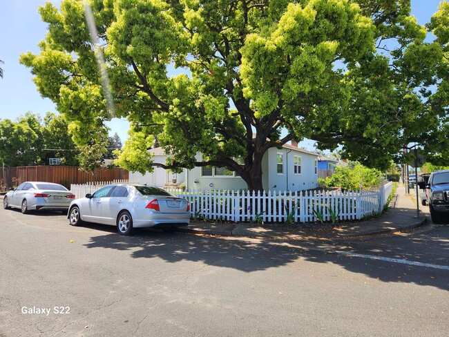 Foto del edificio - Bright and Cheery, well maintained 3 bedro...