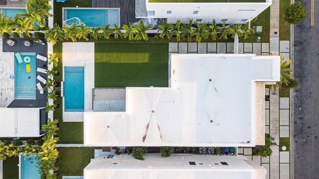 Foto del edificio - 6818 NW 104th Ct