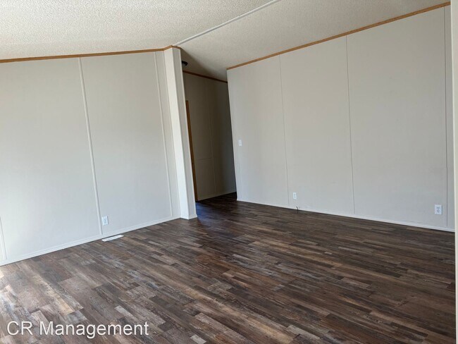 Building Photo - 3 br, 2 bath House - 217 Silver Maple Dr.