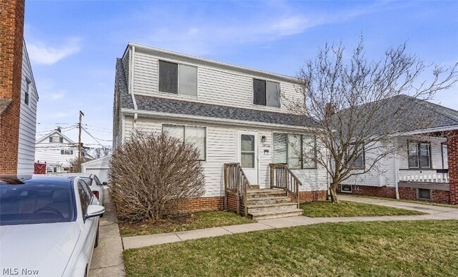 Building Photo - 10725 Vernon Ave
