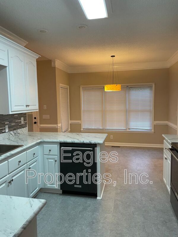 Foto del edificio - 608 Adler Ln