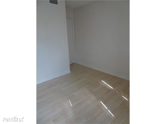 Building Photo - 1500 Jefferson Dr