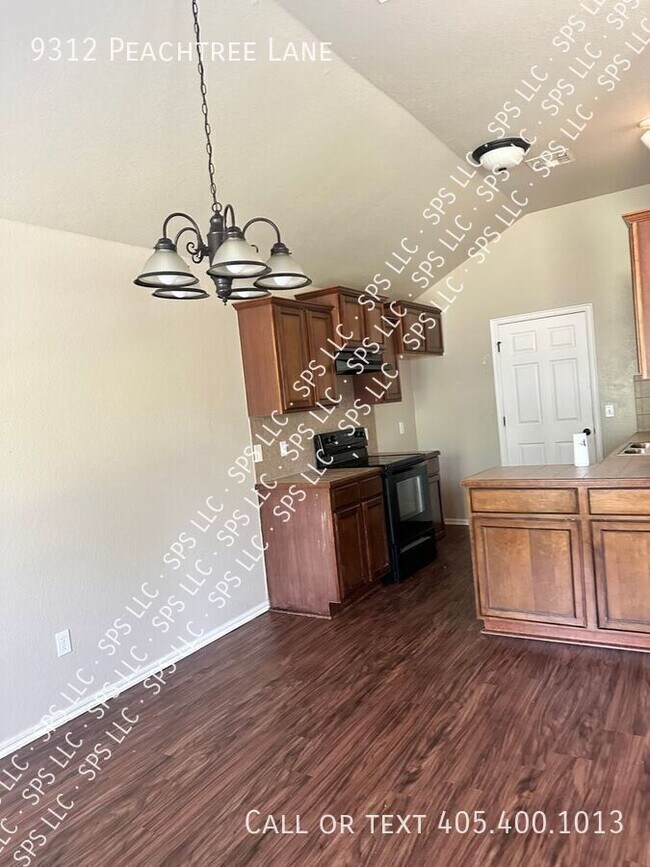 Foto del edificio - 9312 Peachtree Ln
