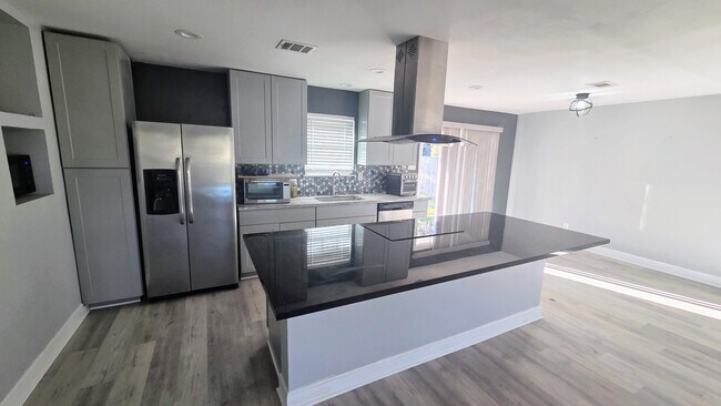 Foto del edificio - 15865 Shatterway Ln