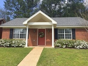 Building Photo - 113 Twin Oaks Cove