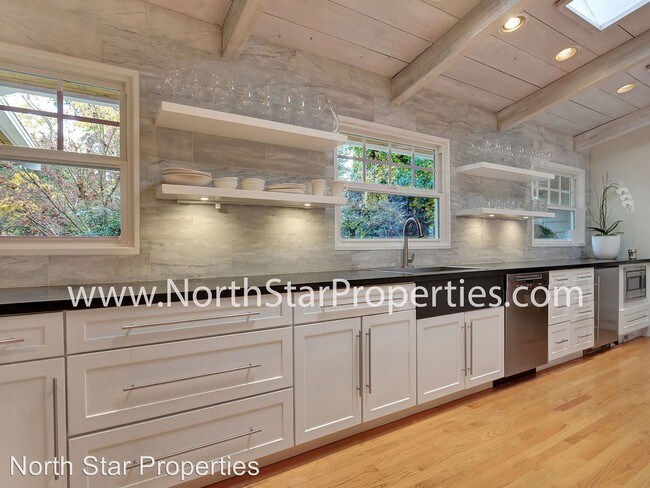 Building Photo - 4 br, 3 bath House - 1051 Sunningdale Rd