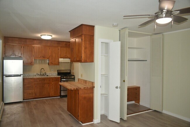 Building Photo - 1550 CT-12