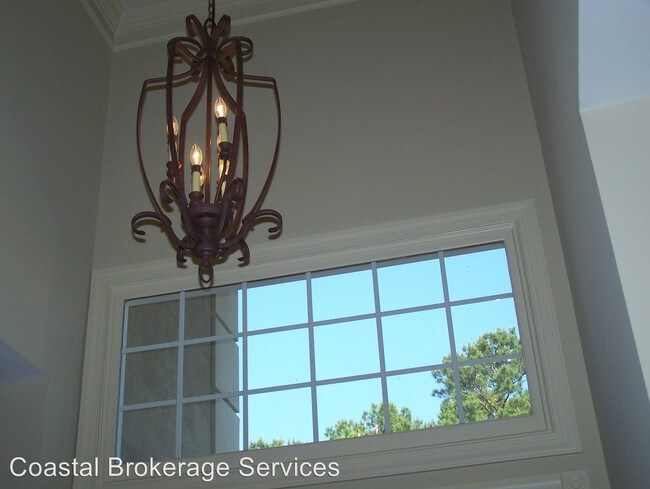 Building Photo - 11 Lynnfield Pl