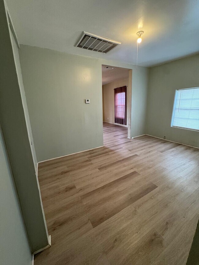 Foto del edificio - 403 E Elk St