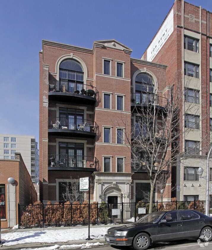 Primary Photo - 6212 N Winthrop Ave