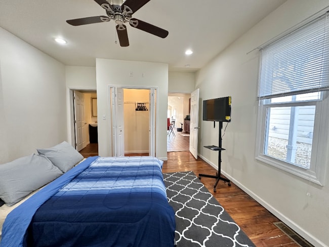 Building Photo - 1141 Vine St Building Photo - 1141 Vine St