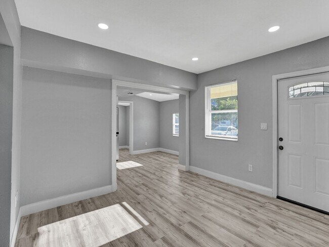Building Photo - Charming 4BR House in Pompano Beach