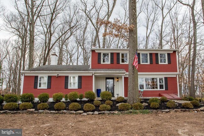 Foto del edificio - 6193 Honey Hollow Rd