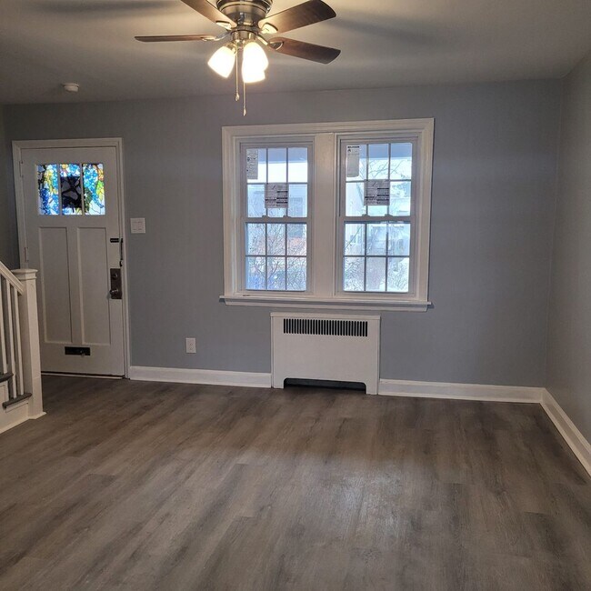 Building Photo - Showing now!