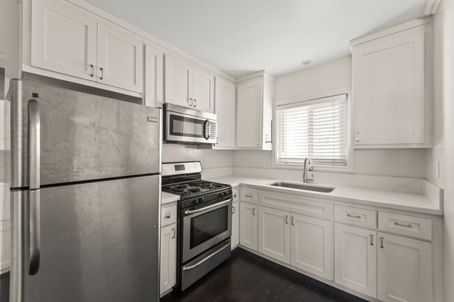 Foto del edificio - 4104 E 7th St