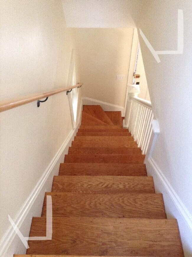 Foto del edificio - Single-Family House in Allston. Small Dogs...